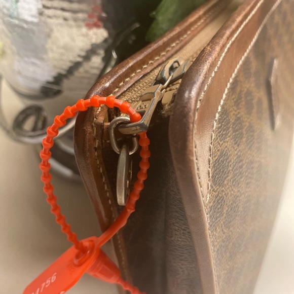 SOLD—Celine Triomphe Vintage Canvas Monogram Macadam Leather Clutch Cosmetic - Picture 14 of 16